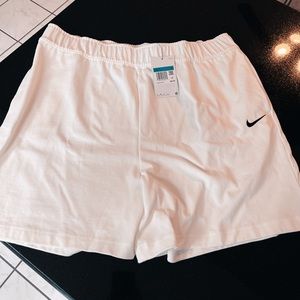 🔥BNWT NIKE HIGH RISE LOOSE FIT XL SHORTS🔥
